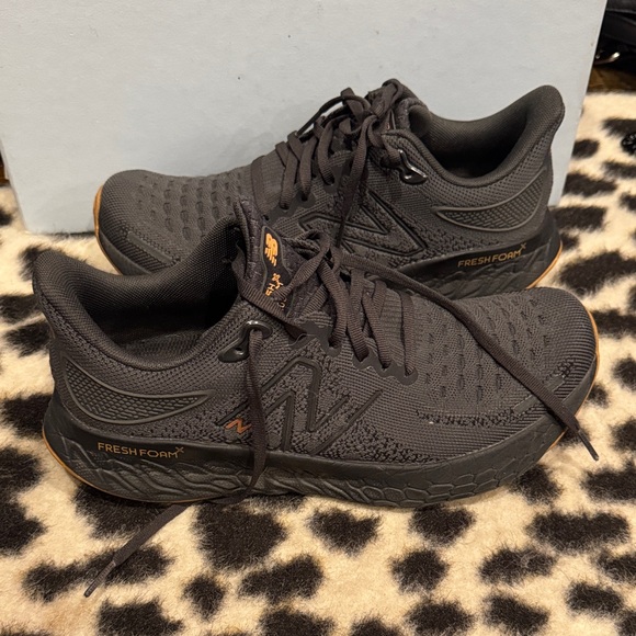 New Balance 1080 - Picture 2 of 4